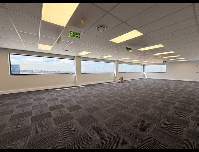 3,107M² WAREHOUSE TO LET IN AIRPORT PARK